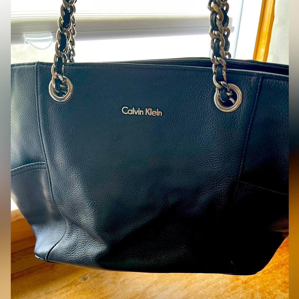 Black shoulder bag